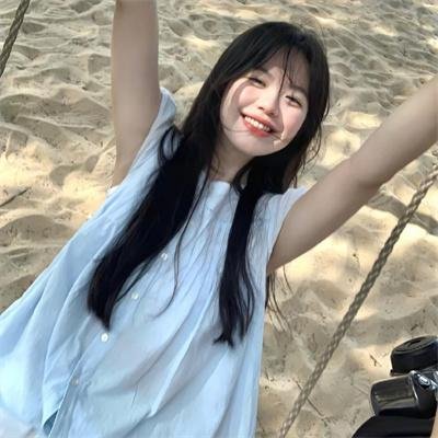 这名男子，捡到了人鱼。